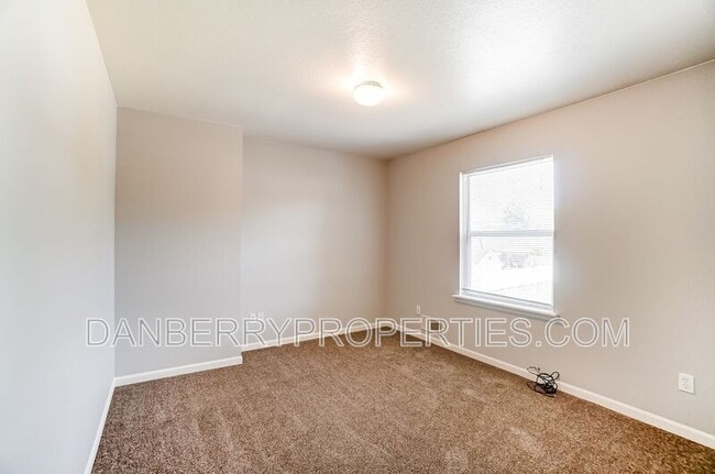 Building Photo - 3660 Willow Run Dr