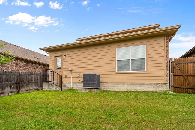 Building Photo - 3304 Ortman Dr