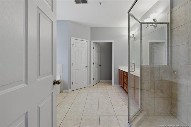 Building Photo - 625 Marshtree Ln