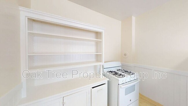 Building Photo - 547 24th St