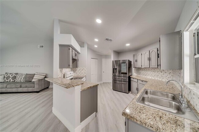 Building Photo - 1550 SW 52nd Terrace