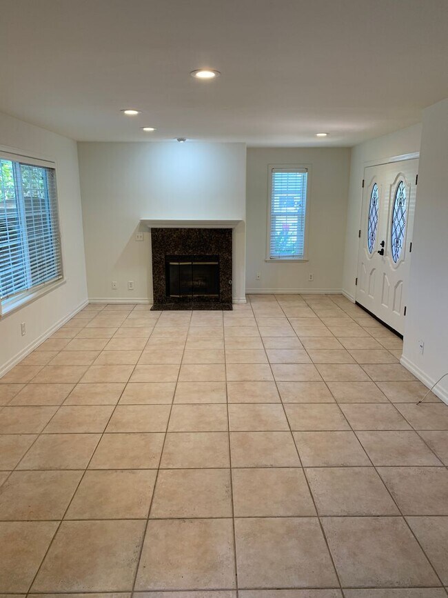 Building Photo - MIC