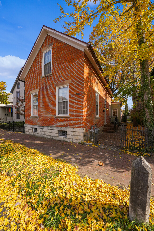 Building Photo - 770 S 6th St