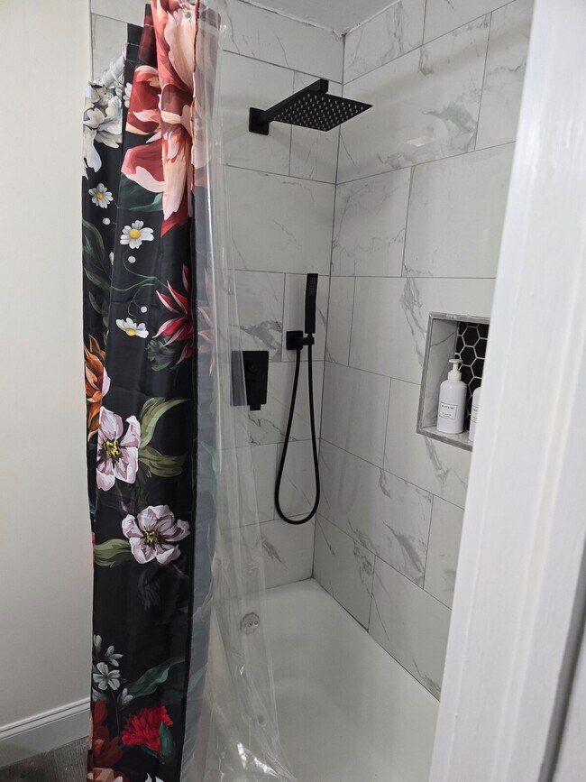 Building Photo - 120 McMakin Dr