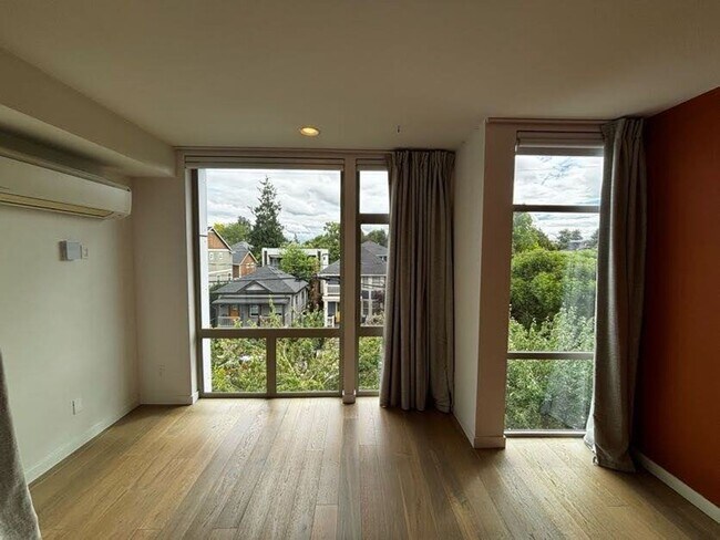 Building Photo - Modern Tri-Story in the heart of Capitol Hill