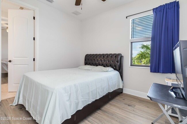 Building Photo - 8212 Paragrass Ave