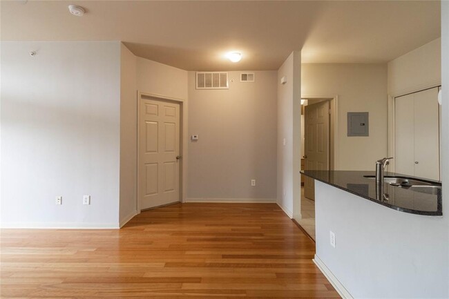 Building Photo - 2209 Hancock Dr
