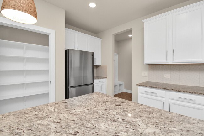 Building Photo - 1722 Summerlyn Ter Dr