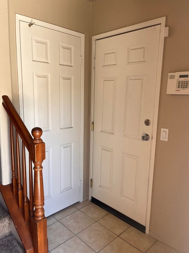 Building Photo - 2BD/2BA Condo - Iris Ave.