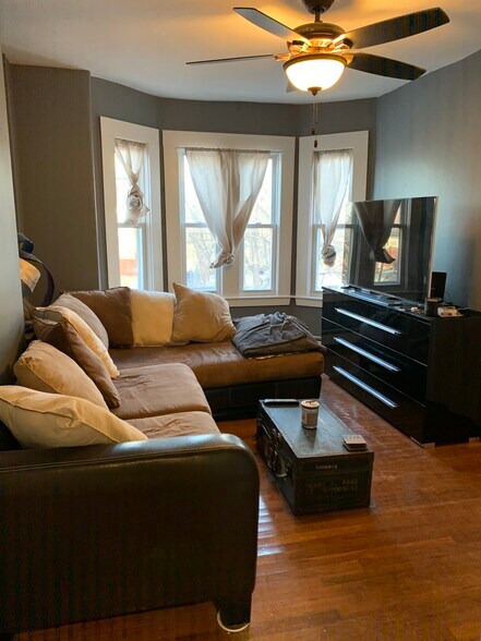 Primary Photo - 60 Saint James St