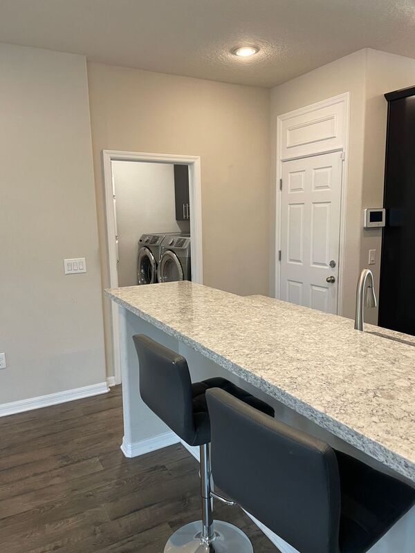 Building Photo - 2609 Amati Dr