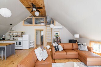 Building Photo - Barn-Style Modern Farmhouse with Mountain Views in Candler — 30 Minutes to Downtown Asheville