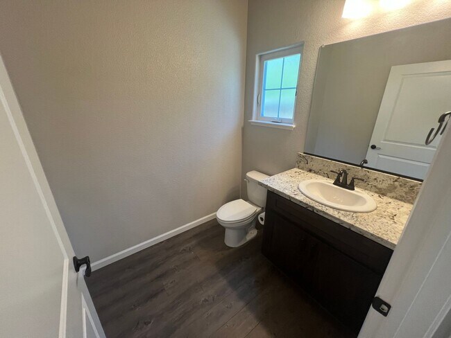 Building Photo - 3 Bed / 2.5 Bath | Rocklin Townhome