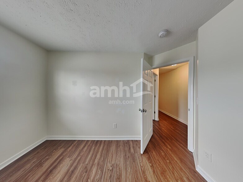 Building Photo - 466 Indian Lake Dr