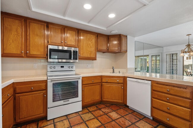 Building Photo - 73322 Shadow Mountain Dr