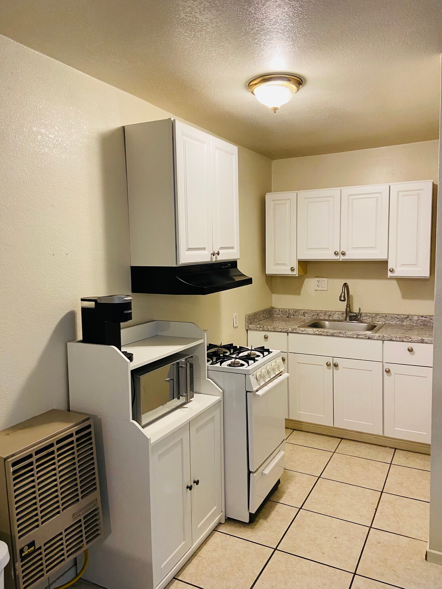 Building Photo - 4014 N Foxdale Ave