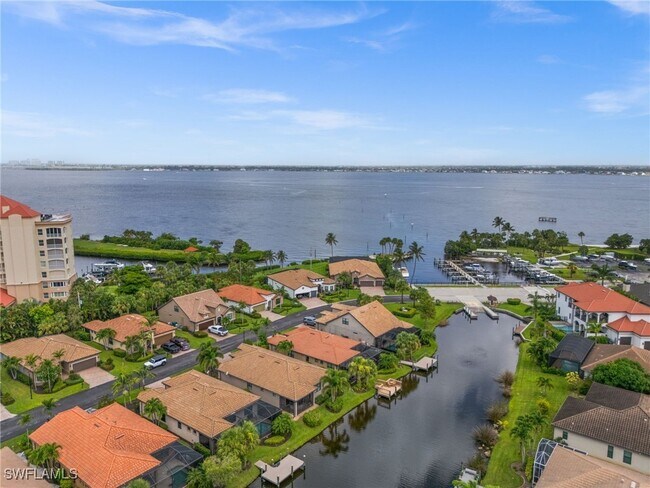 Building Photo - 14750 Laguna Dr