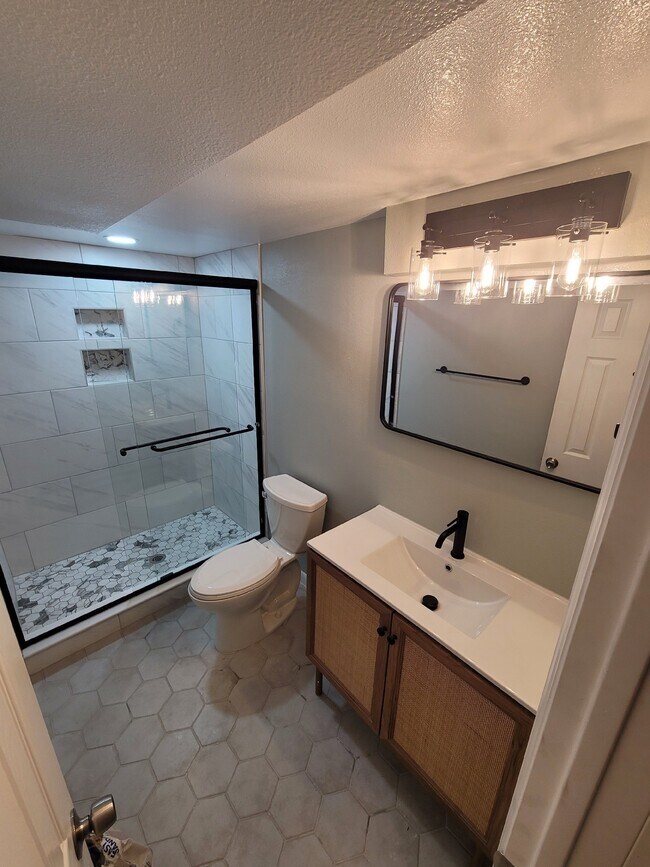Building Photo - 2116 W 31st Ave