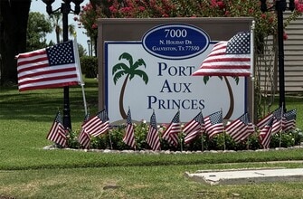 Building Photo - 7112 N Holiday Dr