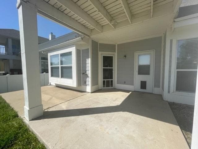 Building Photo - 10253 Lakeview Dr