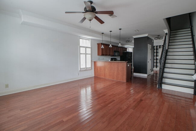 Building Photo - 607 Anderson Dr