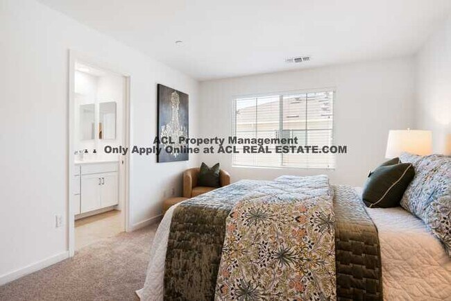 Building Photo - Modern 3BR/3BA Home in Bayshores | 1,542 Sq Ft | Prime Location