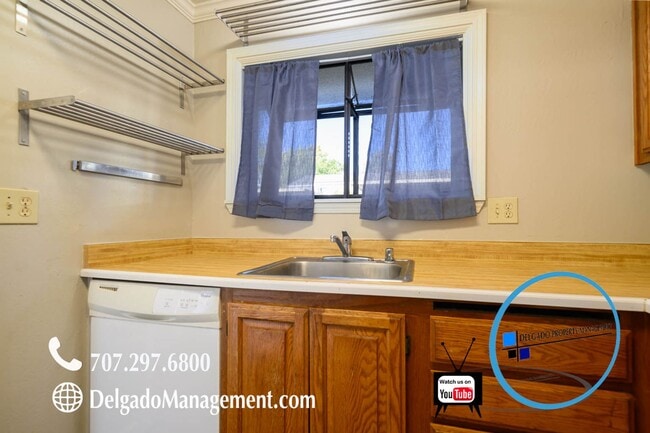 Building Photo - Benicia 2 bedroom condo