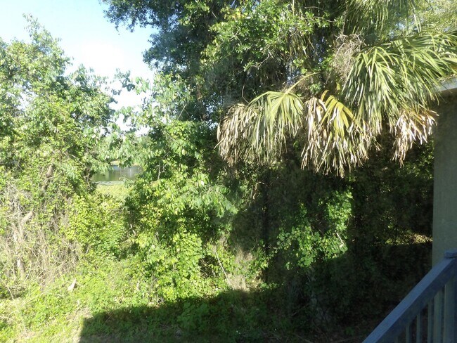 Building Photo - Spacious 4 Bedroom 2236 Sq Ft Call Carole Arcaro 386-216-4900 Deltona L Realty