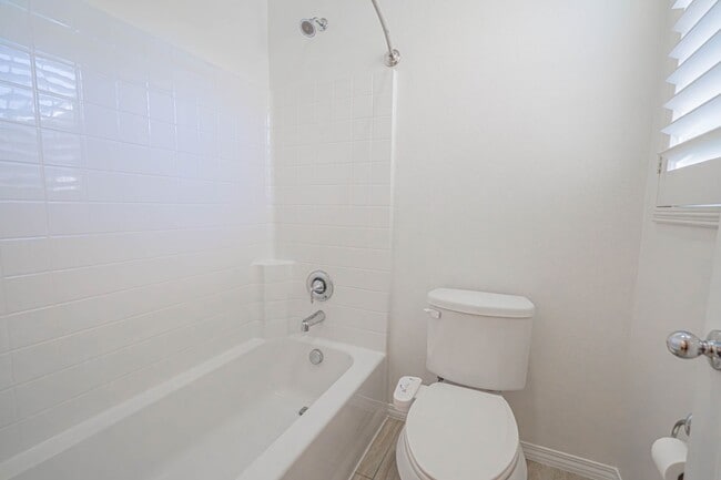 Building Photo - Beautifully Remodeled 3-Bedroom Home in Sa...