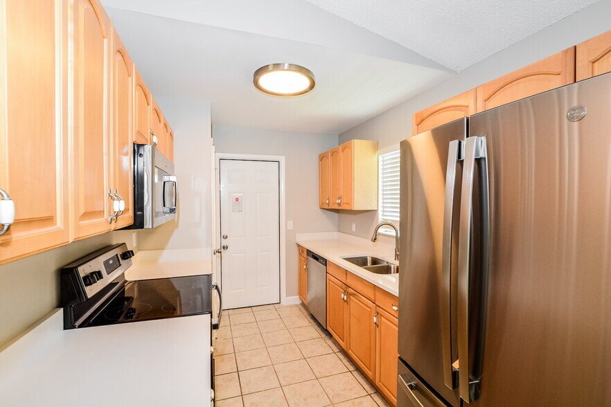 Building Photo - 426 Iowa Woods Cir E