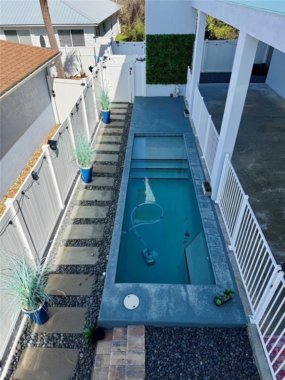 Building Photo - 304 N 7th St