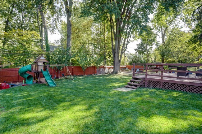 Building Photo - 984 Danby Dr