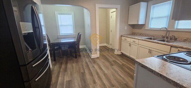 Building Photo - 901-903 Dequincey