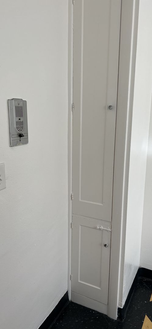 Building Photo - Be a Star in our Vintage 1 Bedroom Hollywood Apartment