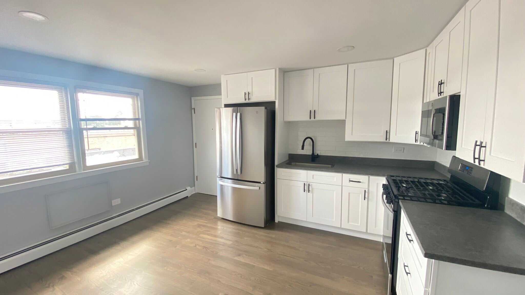 Building Photo - 2807 N McVicker Ave