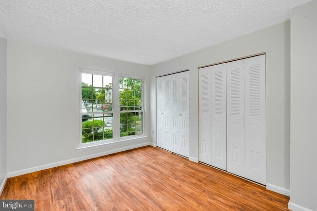 Building Photo - 38 Holly Ct