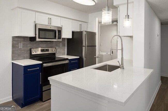 Building Photo - 6873 Peachtree Blvd