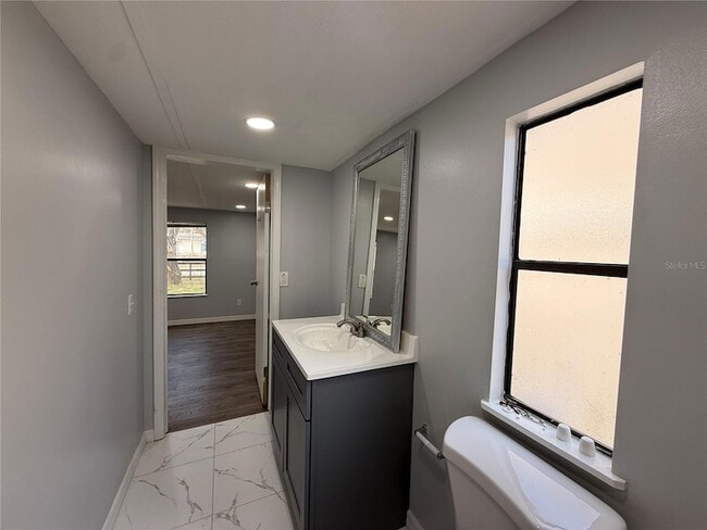 Building Photo - 8824 Overlook Dr