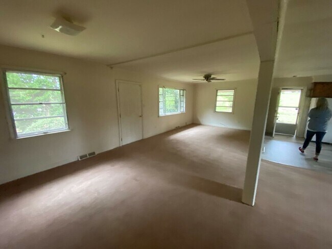 Building Photo - 14533 Idlewild Rd