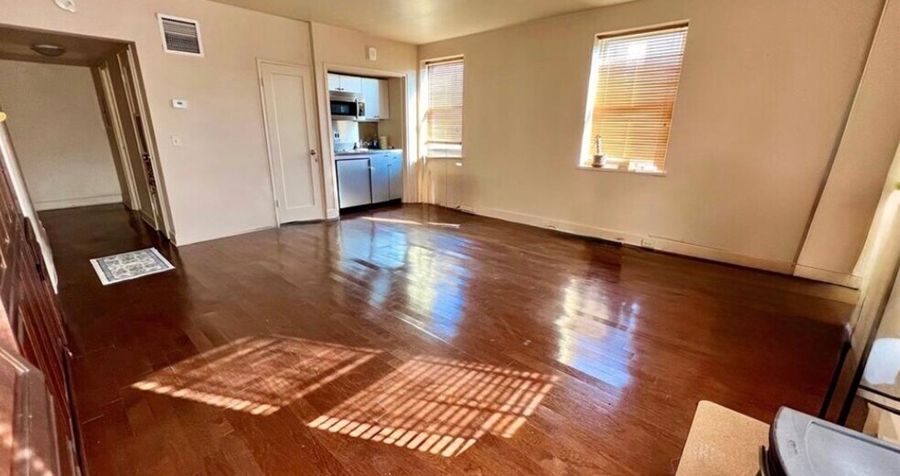 Building Photo - 1205 Saint Charles Ave