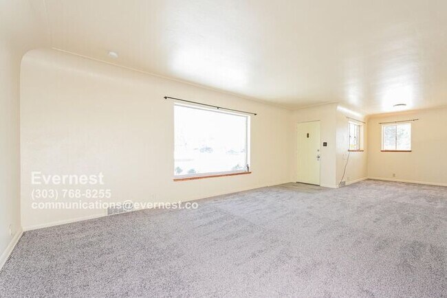 Building Photo - Charming 3-Bedroom Home in Prime Englewood...