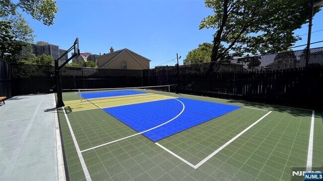 Building Photo - 770 Anderson Ave