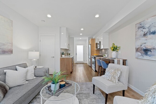 Building Photo - Modern 2bd/2ba Townhome with Rooftop & Par...