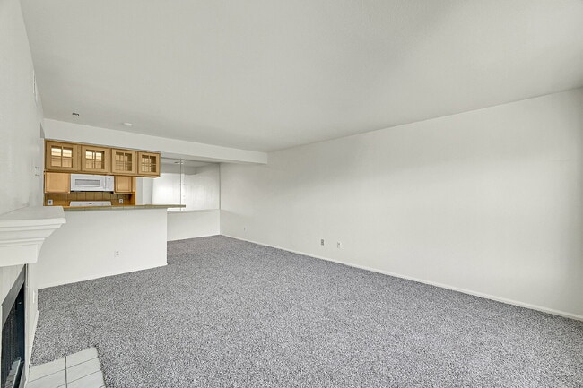Building Photo - $1,495.95 with $300 off the first month's rent, 1 Bed, 1 Bath Condo in Englewood with Cozy Firepl...
