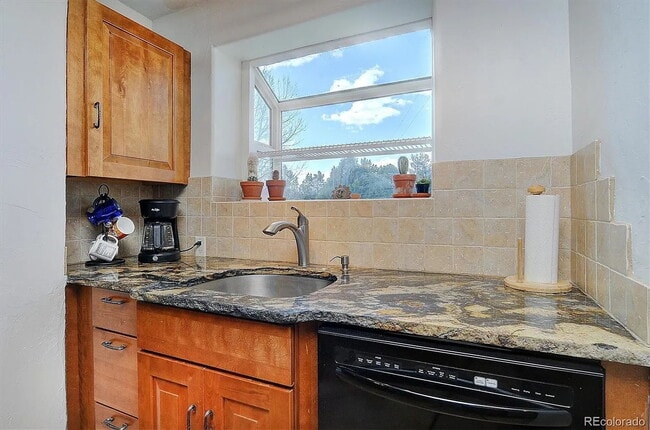 Building Photo - Amazing 2-Bedroom Home for Rent – Just 5 M...