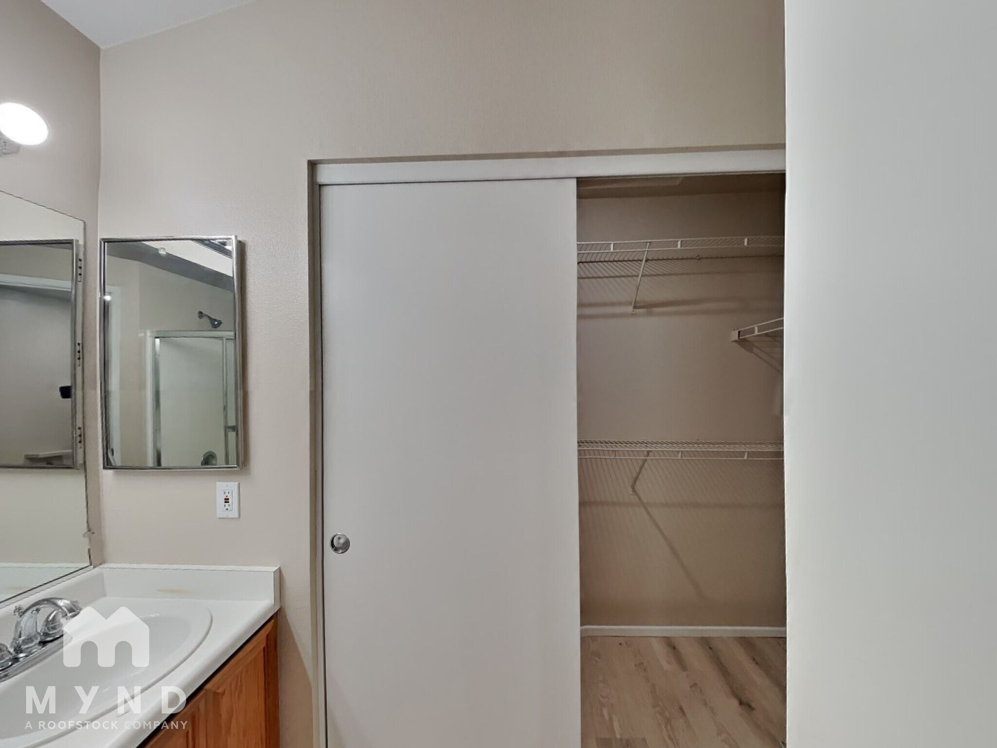 Building Photo - 1576 Reno View Dr