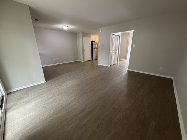 Building Photo - 1455 Longdale Dr