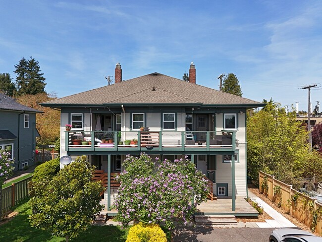 Building Photo - Charming 1BR/1BA Main Floor View Unit in Desired Neighborhood (Sunset Hill)