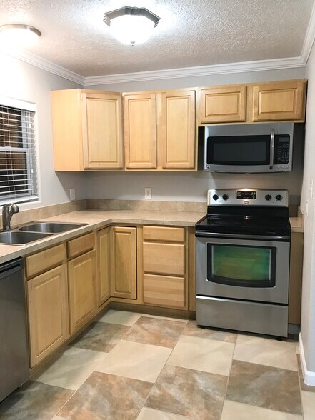 Kitchen - 3620 Mirror Ct