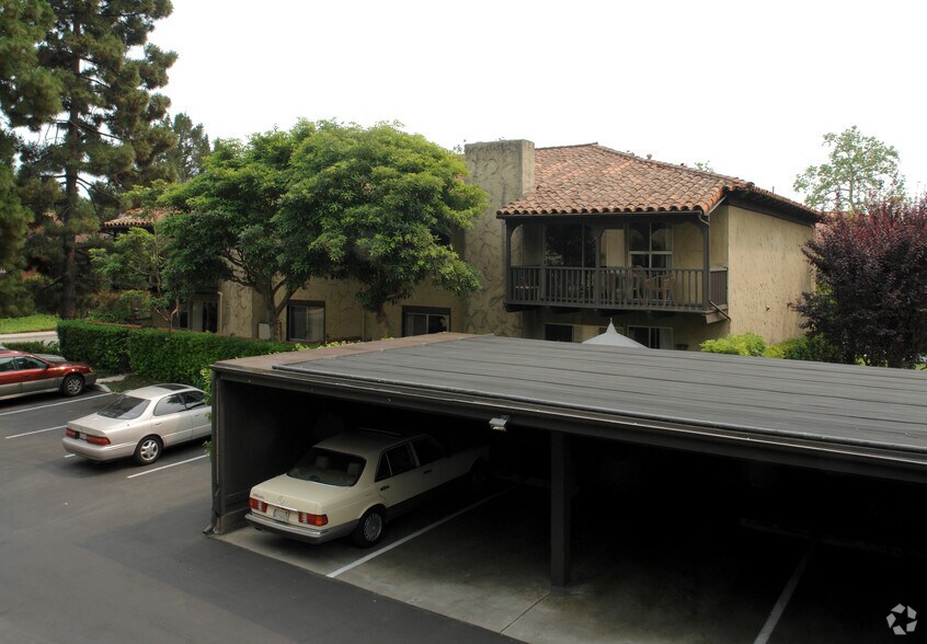Building Photo - Los Robles - Senior 55+